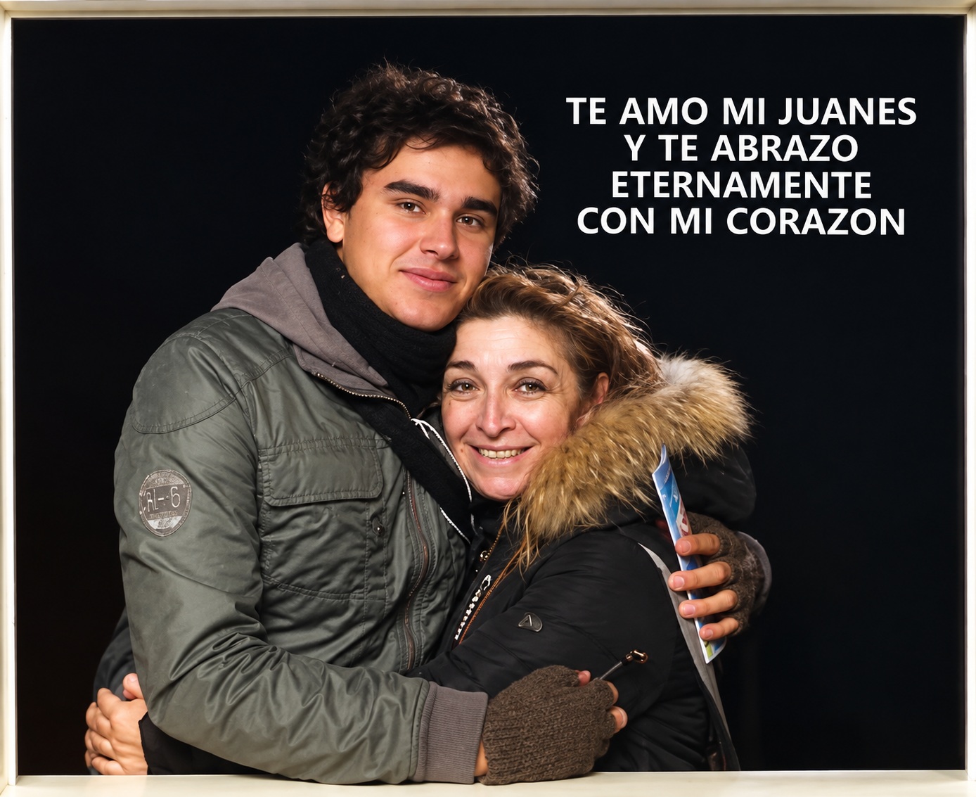 Fotografía familiar de Juanes junto a sus seres queridos, antes de su partida.